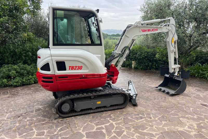 OmecoHub - Immagine TAKEUCHI TB230